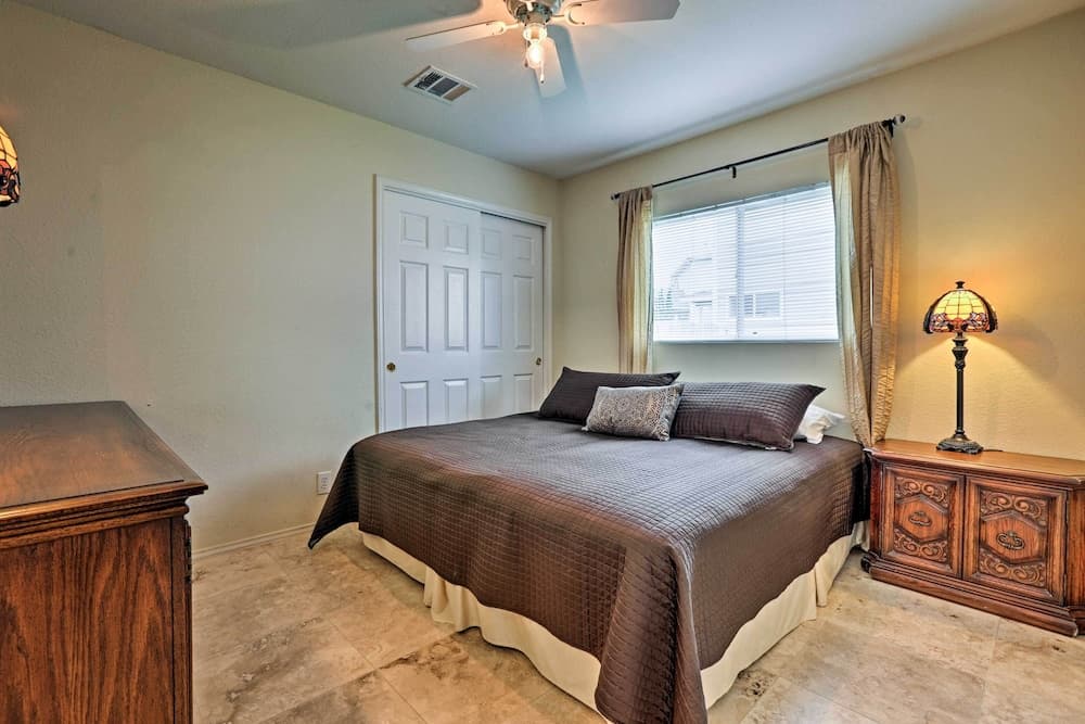 Spacious Family Home Near San Antonio Hotspots!