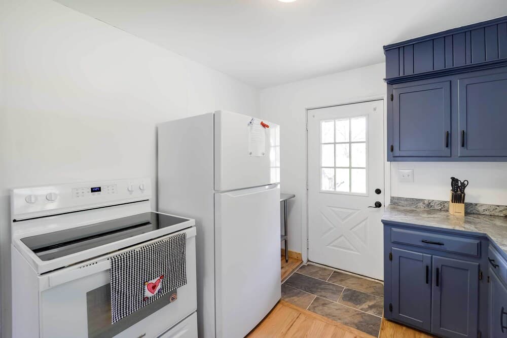 Warrensville Home: Deck, Fire Pit & Mountain Views