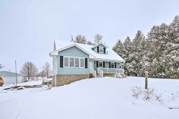 Cozy & Quiet Central City Farmhouse