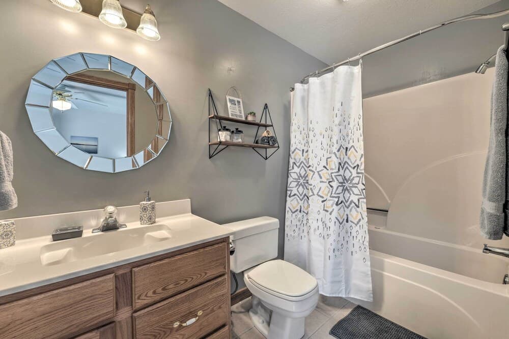 Lake-view Retreat w/ Fire Pit in Mountain Home!