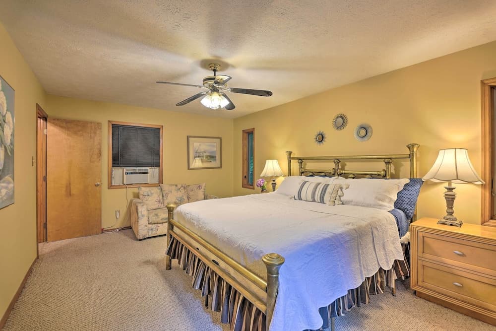 Arrowhead Lake Home w/ Game Room & Beach Access!