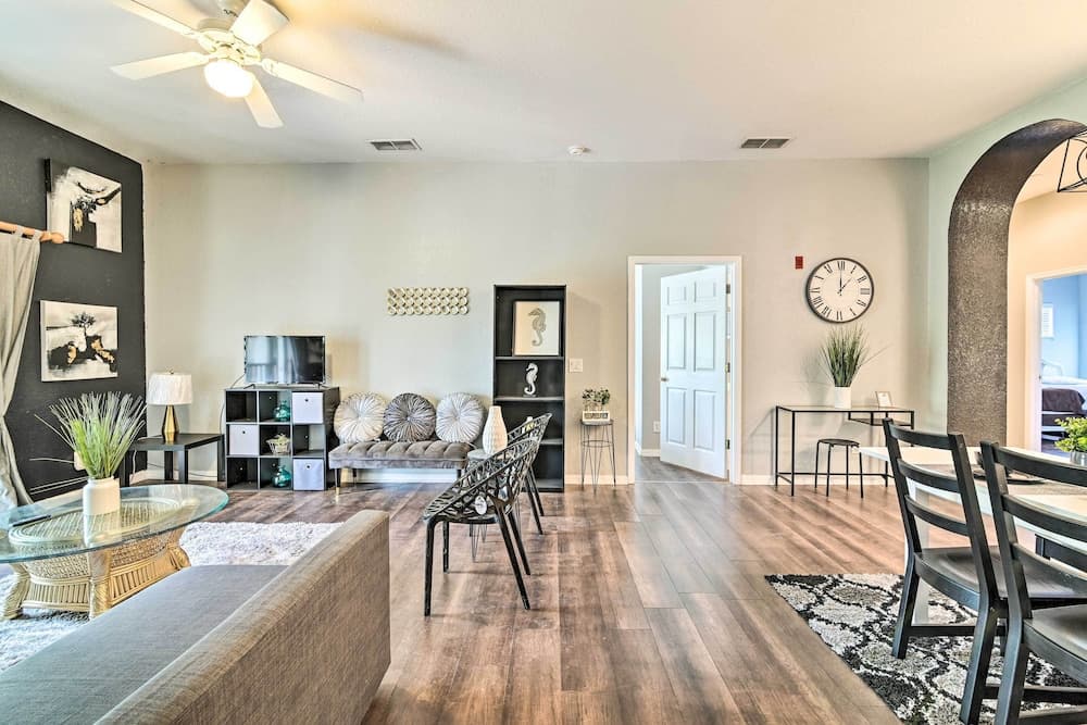 Bahama Bay Condo w/ Patios < 10 Mi to Disney!