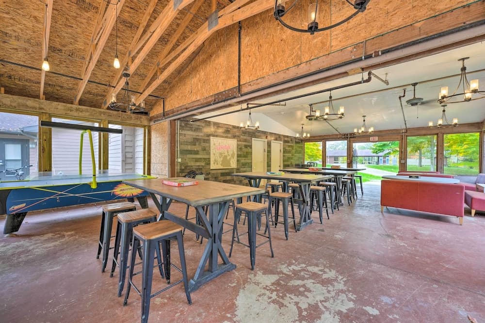 Cassopolis Cabin: On-site Boating & Fishing!