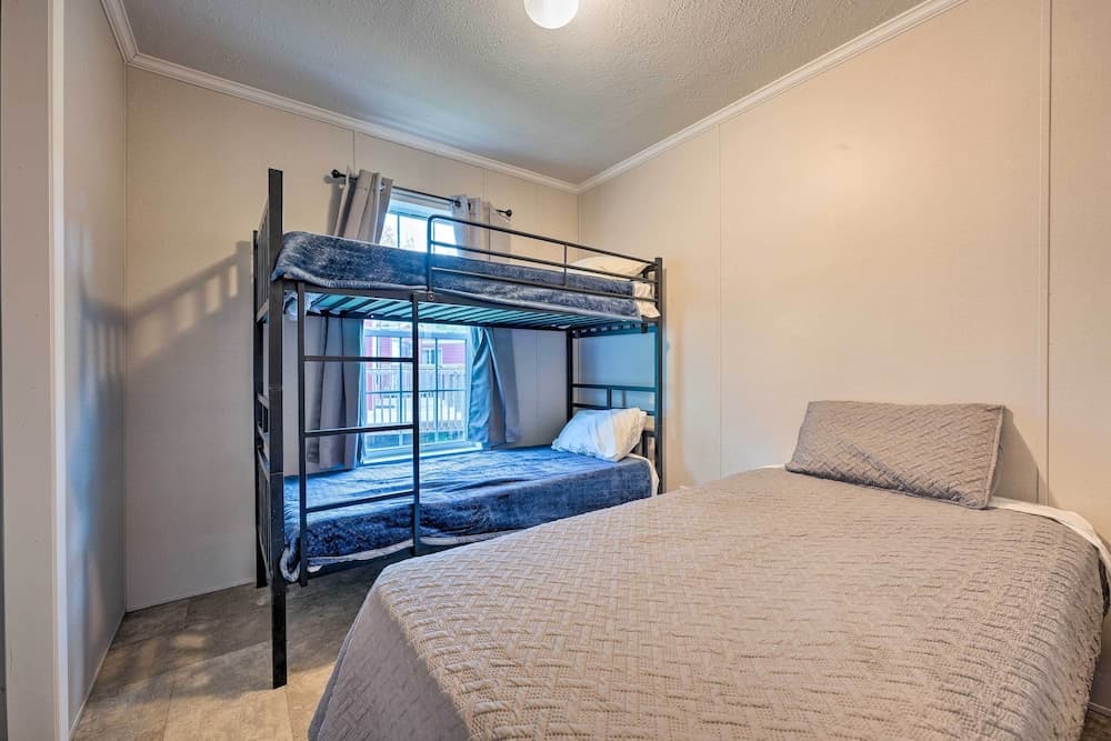 Cassopolis Cabin: On-site Boating & Fishing!