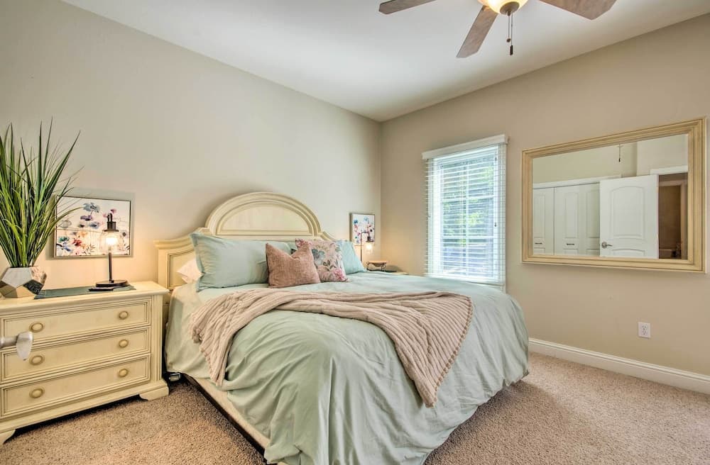 Waterfront Porto Cima Home: Outdoor Fire Pit!