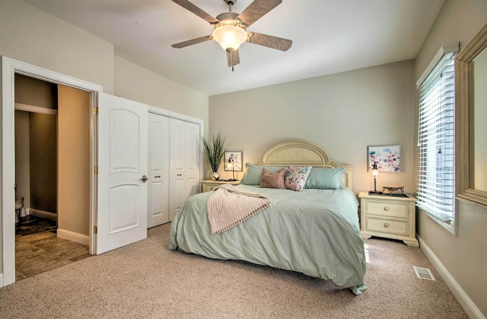 Waterfront Porto Cima Home: Outdoor Fire Pit!