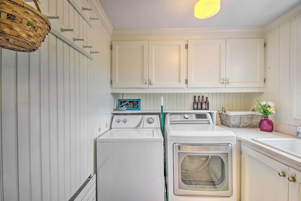 Balcony Downs Historic Home Near River Access