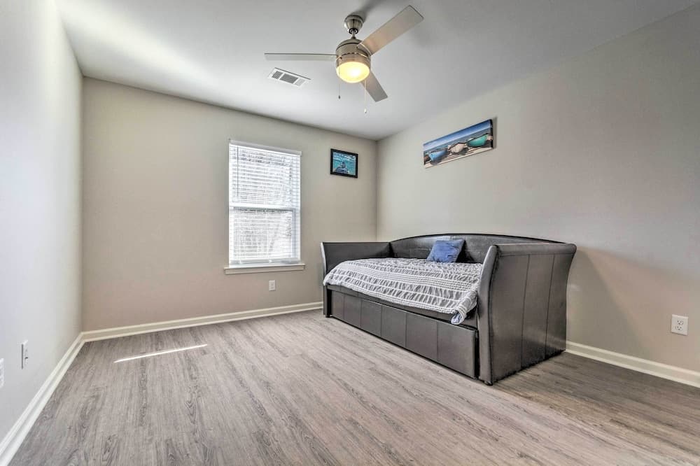 Family Home ~ 5 Mi to Downtown Little Rock!