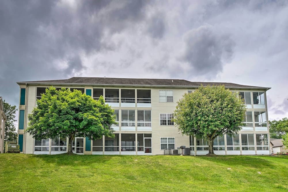 Champions Retreat Condo Near 76 Strip