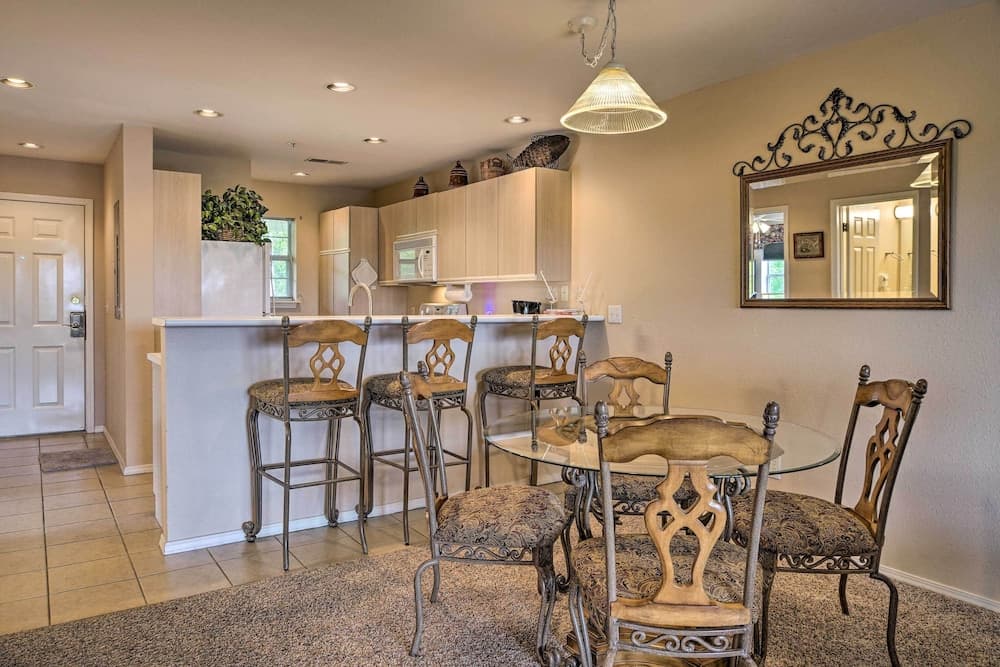 Champions Retreat Condo Near 76 Strip