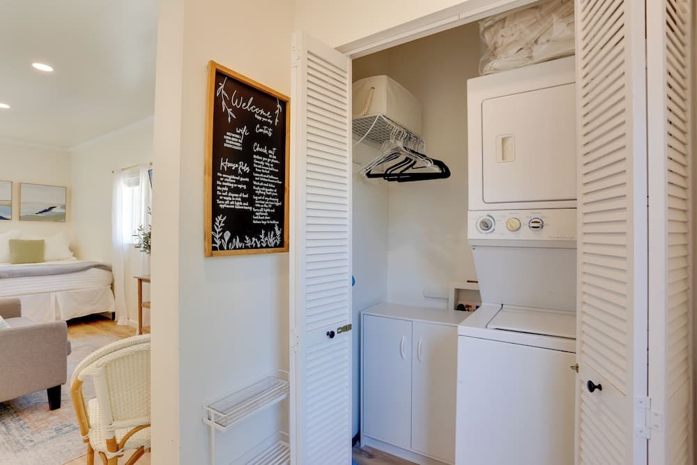 Centrally Located Studio 3 Mi From Downtown!