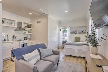 Centrally Located Studio 3 Mi From Downtown!