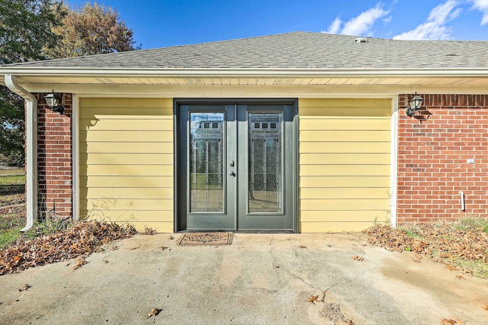 Modest Huntsville Studio w/ Full Kitchen!