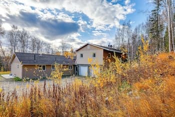 Convenient Fairbanks Guest Suite w/ Grill!