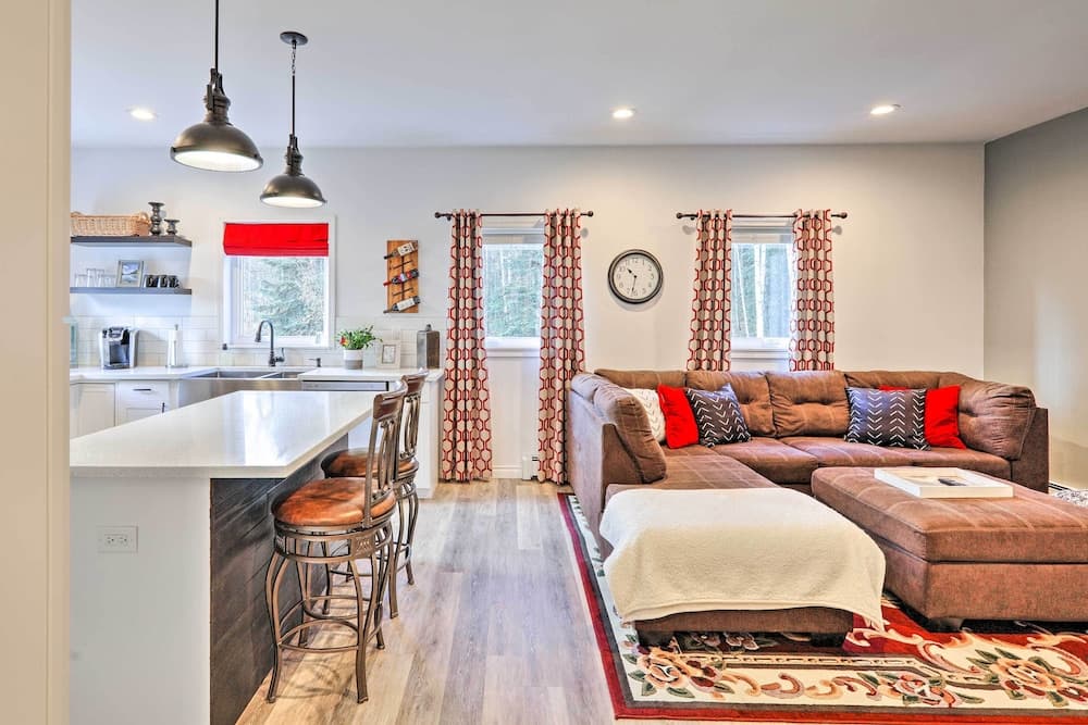 Convenient Fairbanks Guest Suite w/ Grill!