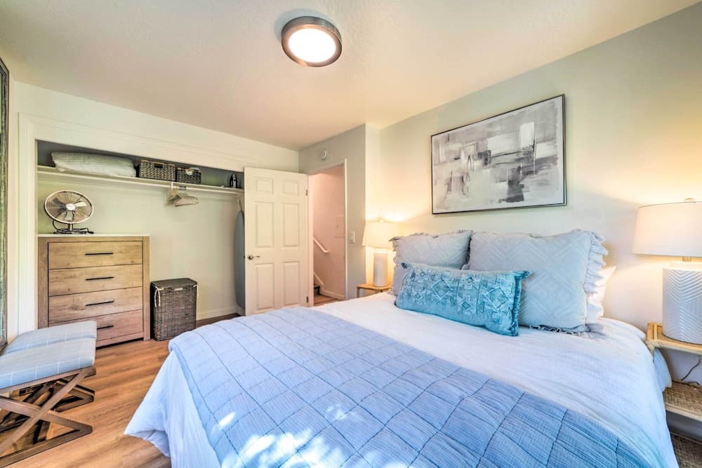 Cozy Cali Condo, Walk to Summerland Beach!