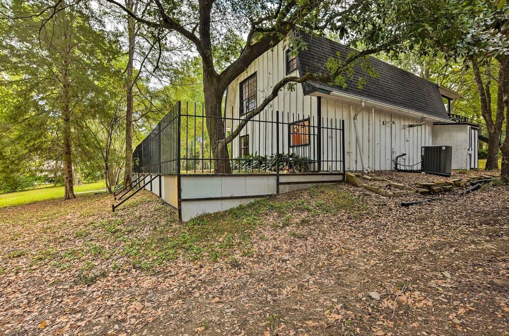 Charming Cabin Getaway: Fish, Boat + More!