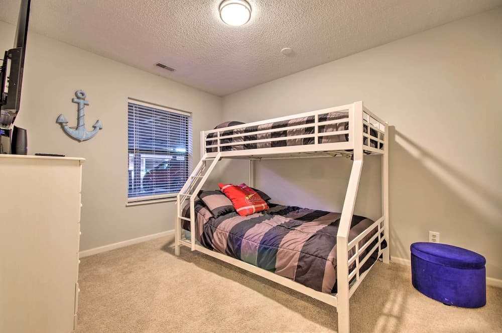 Lakefront Condo w/ Outdoor Pools and Balcony!