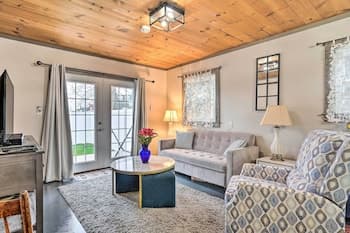 Bemus Point Vintage Suite w/ Soaking Tub & Kitchen