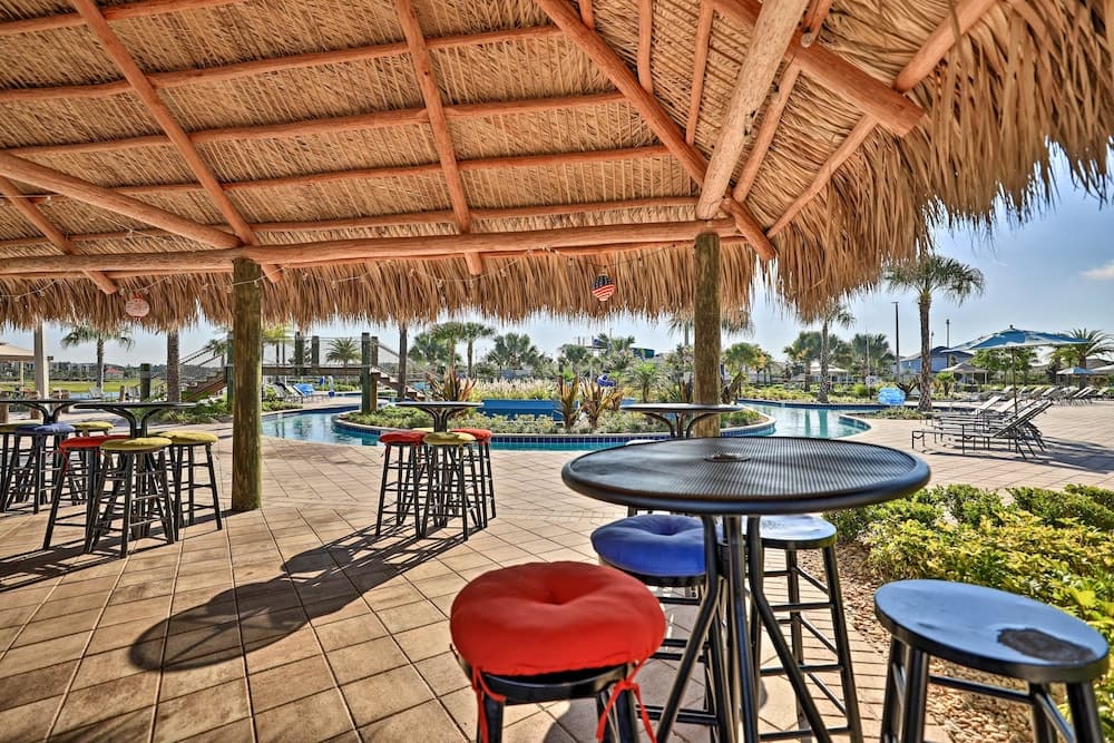 ~ 6 Mi to Disney: Kissimmee Retreat w/ Pool!