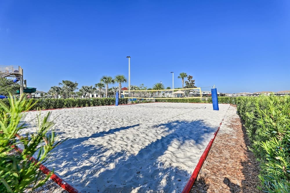 ~ 6 Mi to Disney: Kissimmee Retreat w/ Pool!