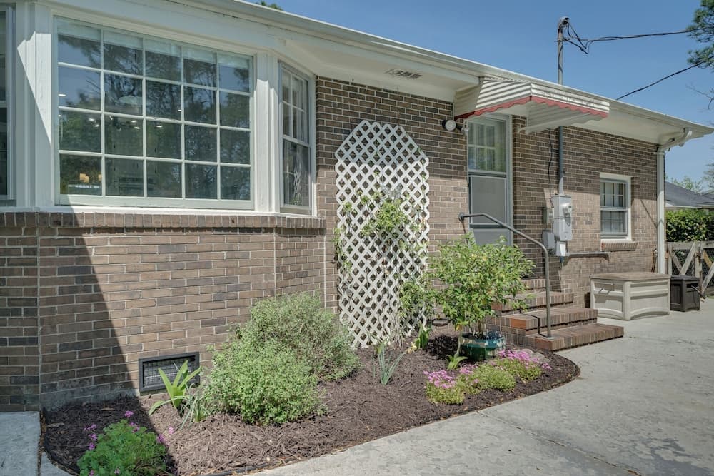 Wilmington Rental ~ 4 Mi to Wrightsville Beach!