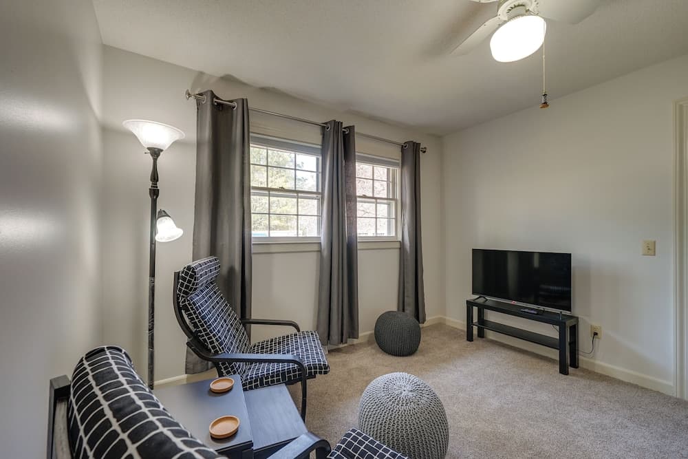 Wilmington Rental ~ 4 Mi to Wrightsville Beach!