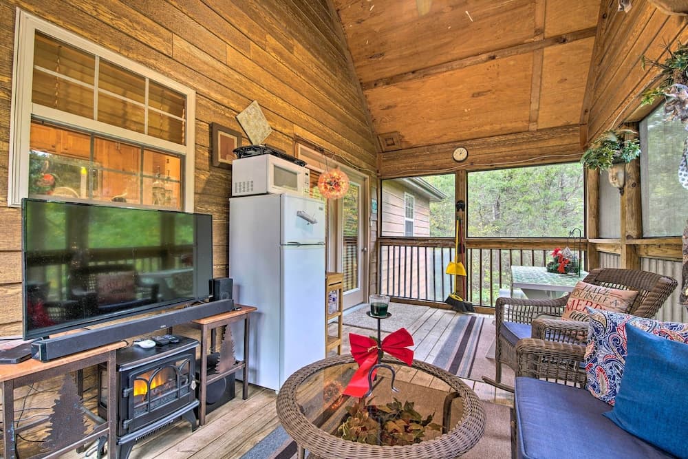 Resort Perks! Woodsy Family Retreat Near SDC