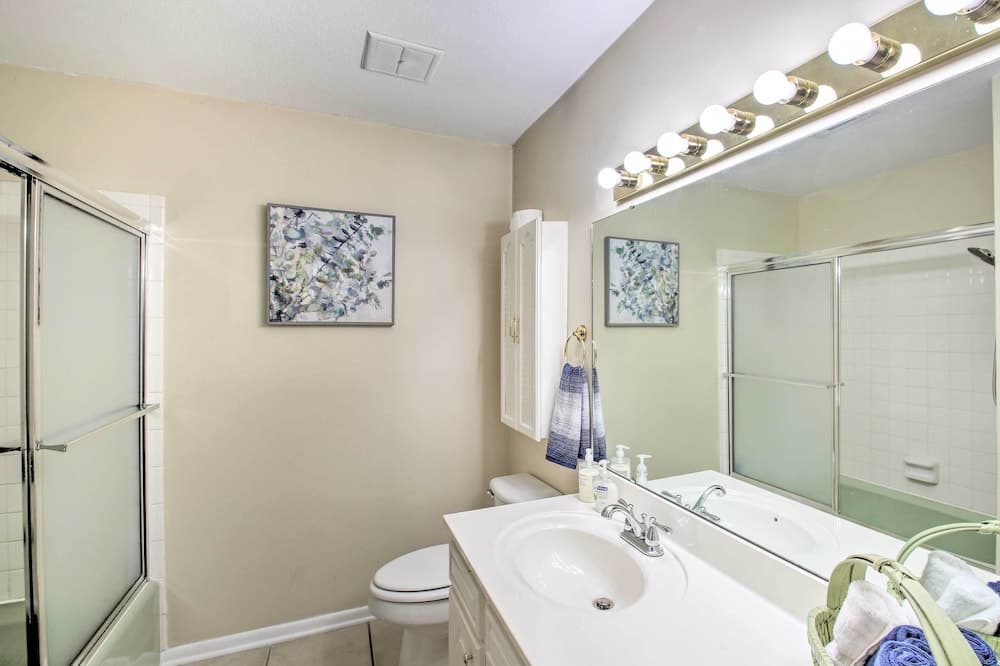 Townhome on Lake Desoto: Deck + Water Views!