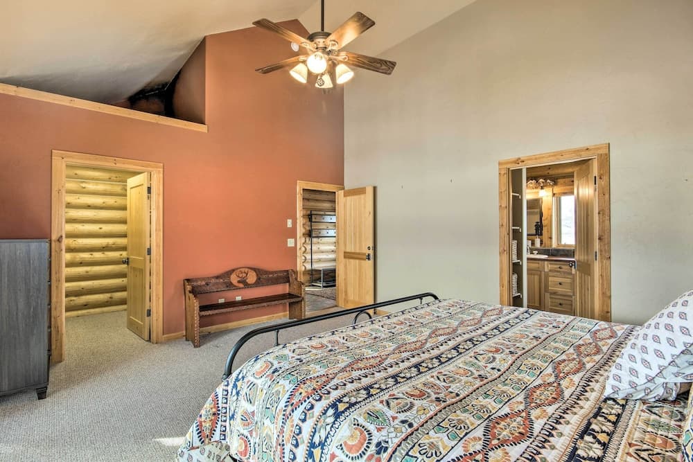 Rustic Livingston Home w/ Deck + Mtn Views!