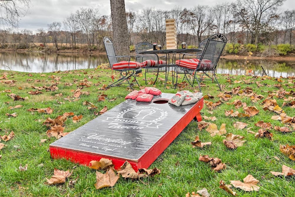 Riverfront Zanesville Getaway w/ Private Bar!