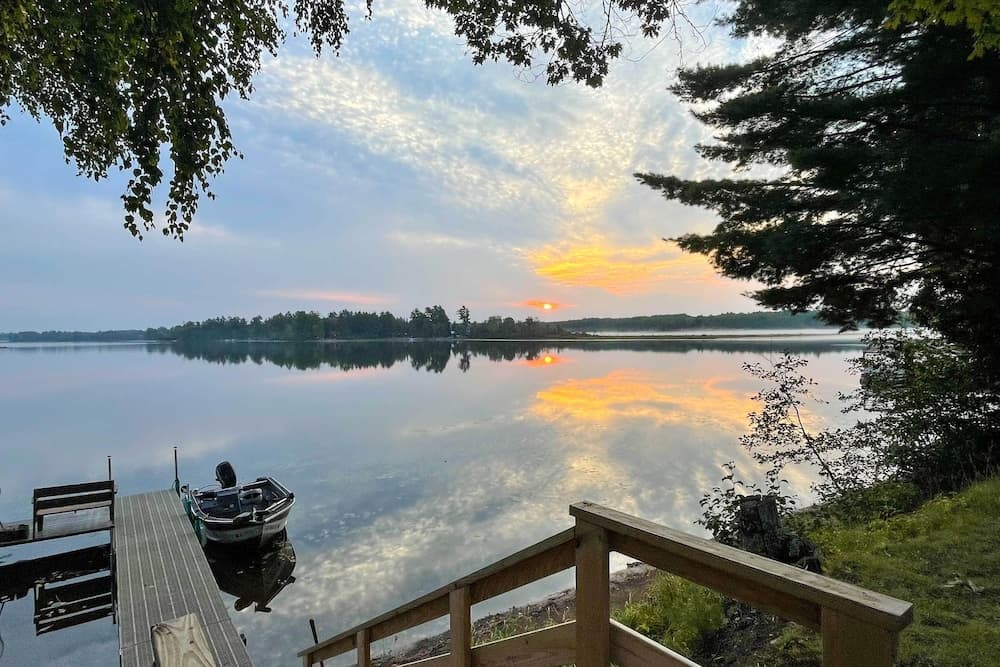 Lakefront Mercer Home: Private Dock & Kayaks!