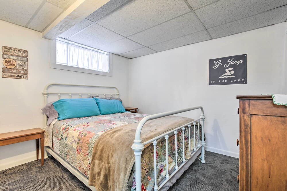 Lakefront Mercer Home: Private Dock & Kayaks!