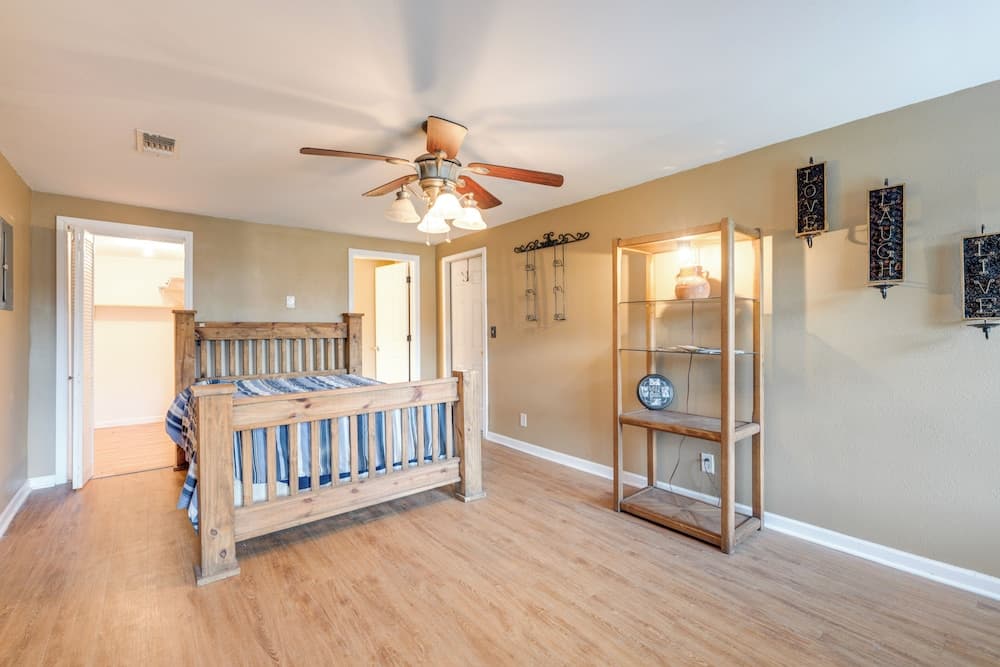 Pet-friendly Victoria Home - Kayak, Fish & Golf!