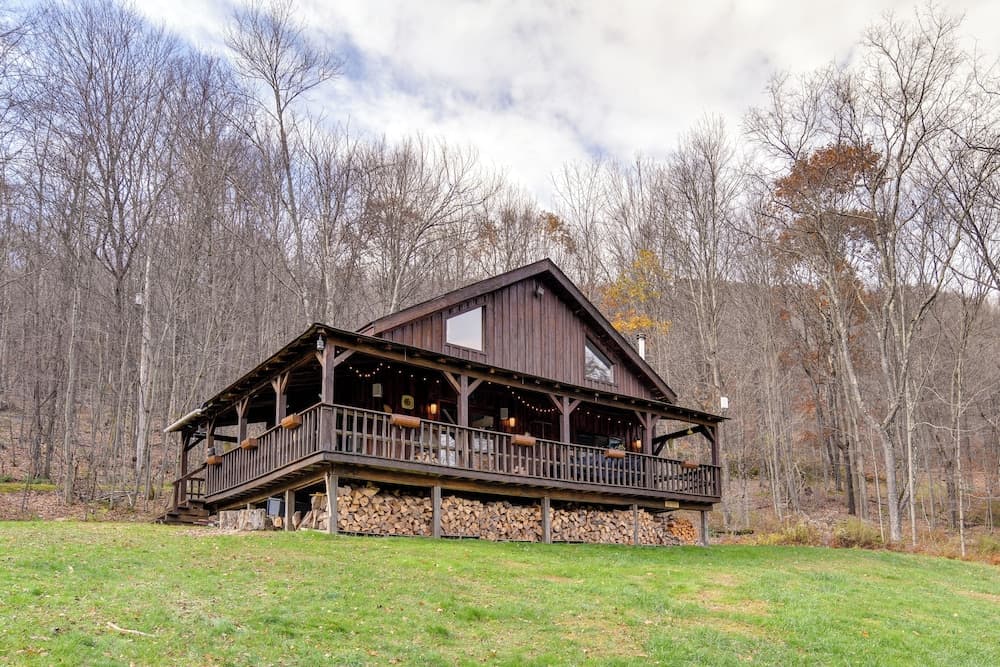 Hilltop Walton Getaway With Picturesque Views!