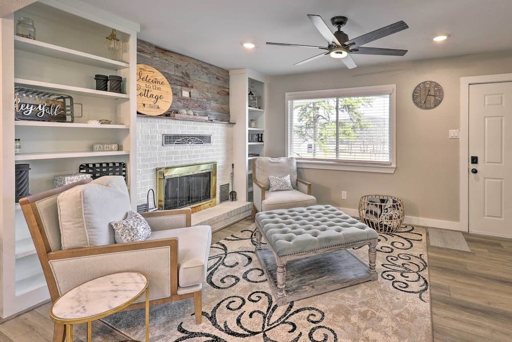 Hodgen Cottage on 650 Acres, Cozy & Scenic