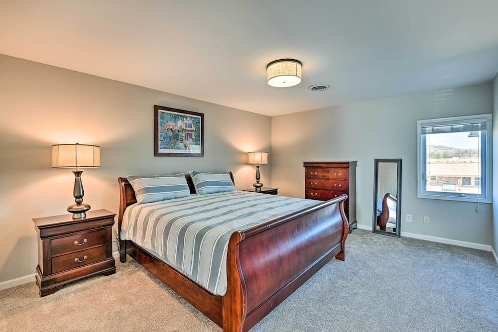 Villa w/ Pool & Acreage ~ 10 Mi to Franklin