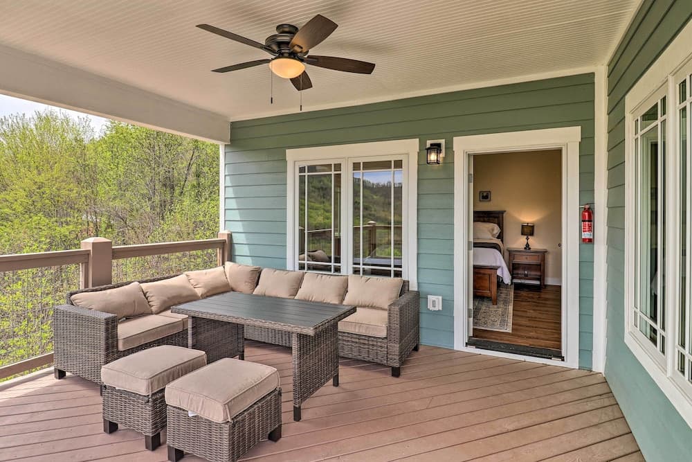 Mountain Refuge w/ View, 12 Mi to Asheville!