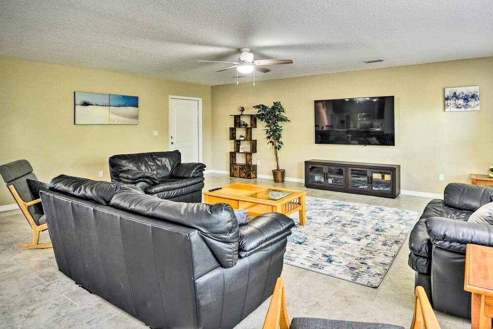 Inviting Daytona Beach Abode: Great Location!