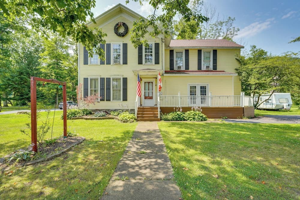 Spacious Victorian Home 1/4 Mi to Holiday Valley!