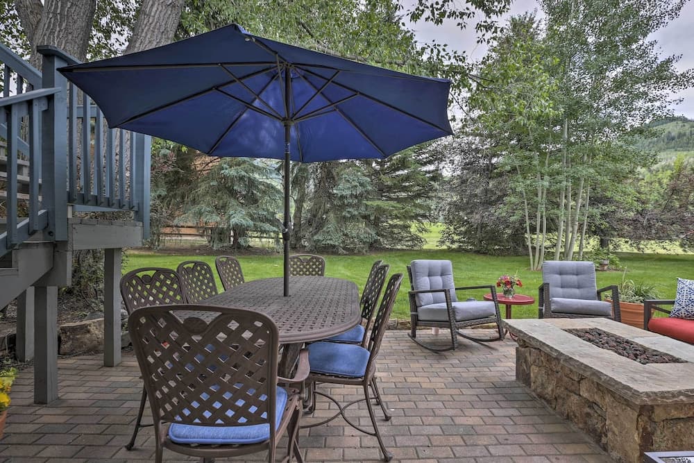 Modern Mountain Escape on Golf Course w/ Hot Tub!