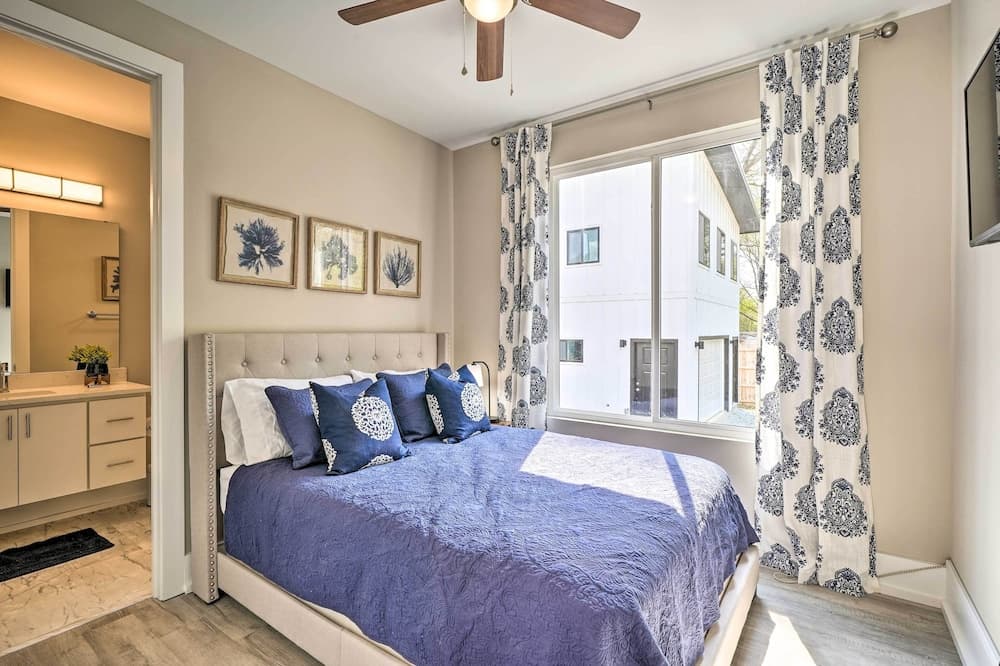 Contemporary Escape: 3 Miles to Downtown Durham!