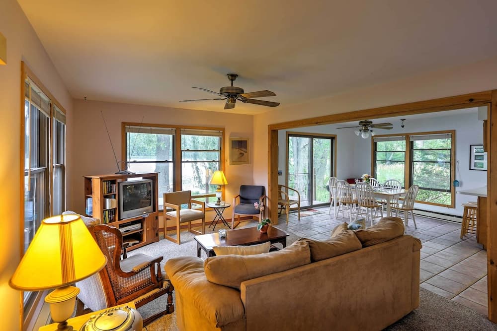 Waterfront Cottage w/ Deck + Dock on Dragon Lake!