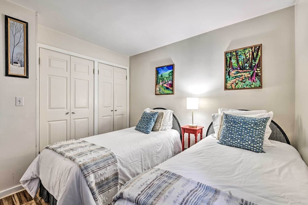 Lovely Condo < 6 Mi To Stowe Mountain Resort!