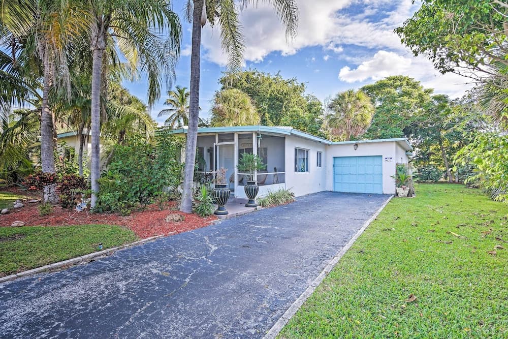 1 Block to Deerfield Beach: Studio w/ Fire Pit!