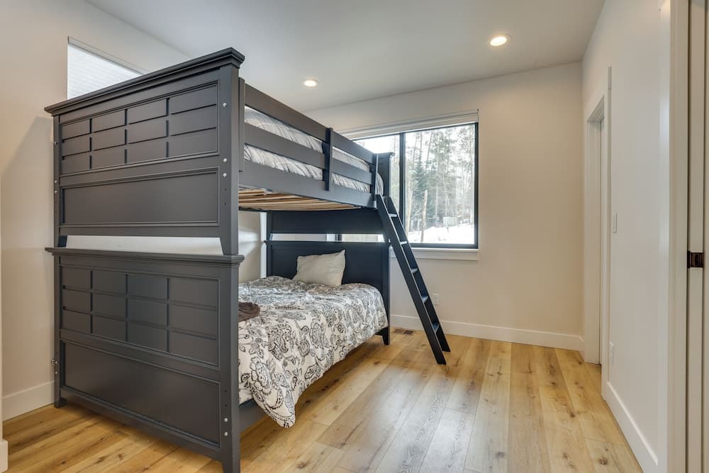 Sleek Fraser Townhome < 8 Mi to Winter Park!