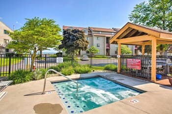 Lovely Port Clinton Condo With Lake Views!