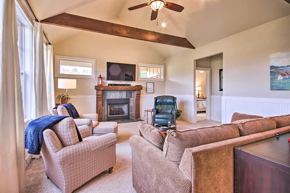 Cozy Waterfront Grand Lake Cottage w/ Deck