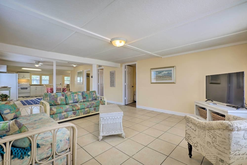 Surfside Oceanfront Cottage w/ Beach Access!