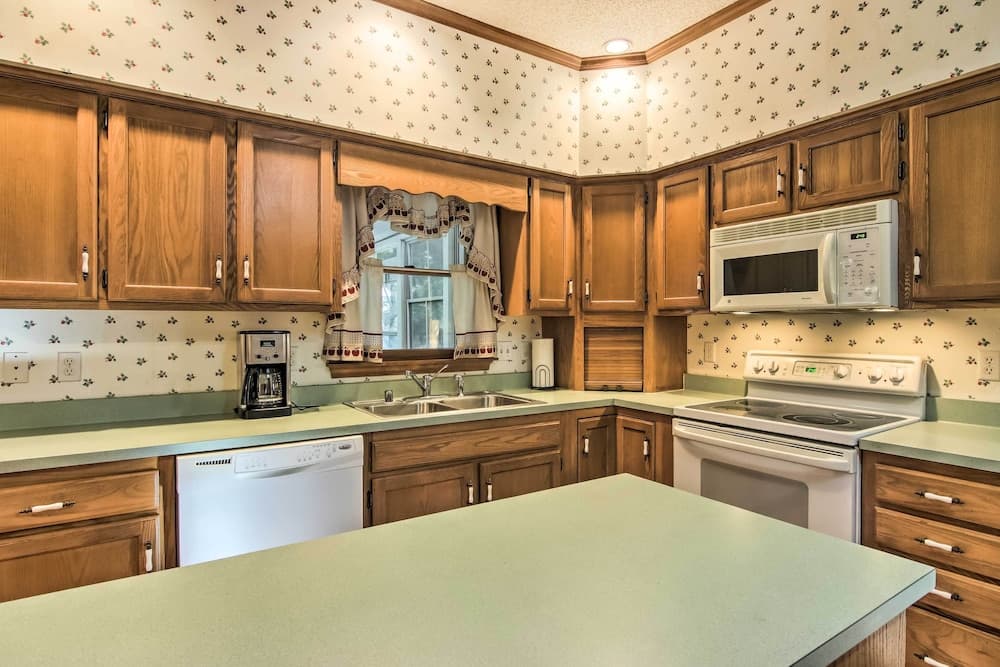 Resort Home W/grill - 1.2 Mi to Bethany Beach